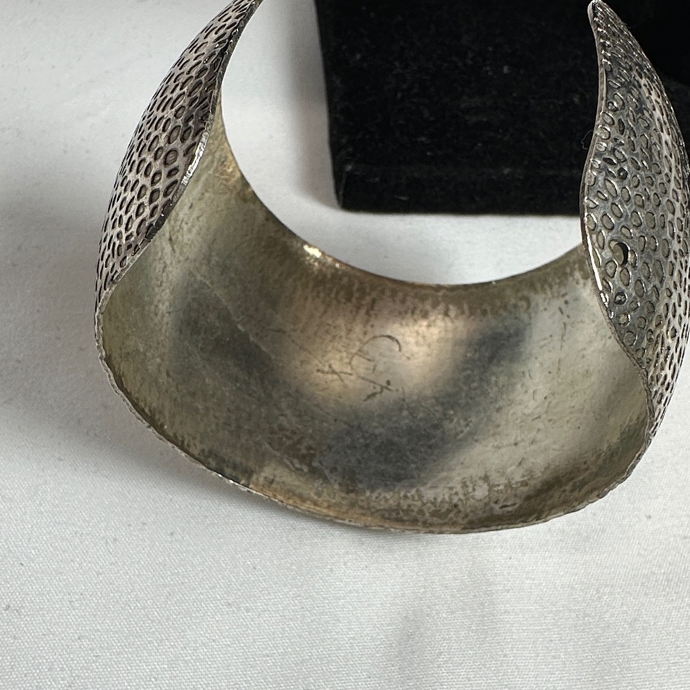 Vintage Textured Silver Cuff Bracelet - Picture 6 of 8